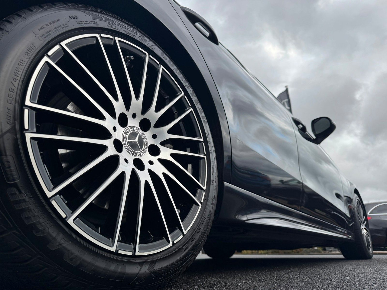 Mercedes-Benz C 300d AMG+AHK+RFK+Ambiente+Night+SportfahrW - Sedan: afbeelding 5 Mercedes-Benz C 300d AMG+AHK+RFK+Ambiente+Night+SportfahrW - Sedan: afbeelding 5