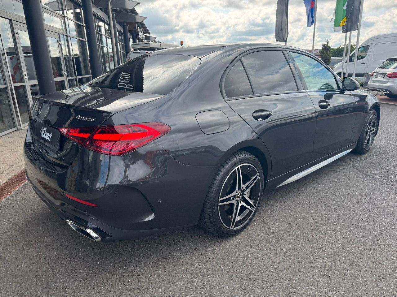 Mercedes-Benz C 400e 4M AMG+HUD+RFK+TotW+Ambiente+Night - Sedan: afbeelding 5 Mercedes-Benz C 400e 4M AMG+HUD+RFK+TotW+Ambiente+Night - Sedan: afbeelding 5