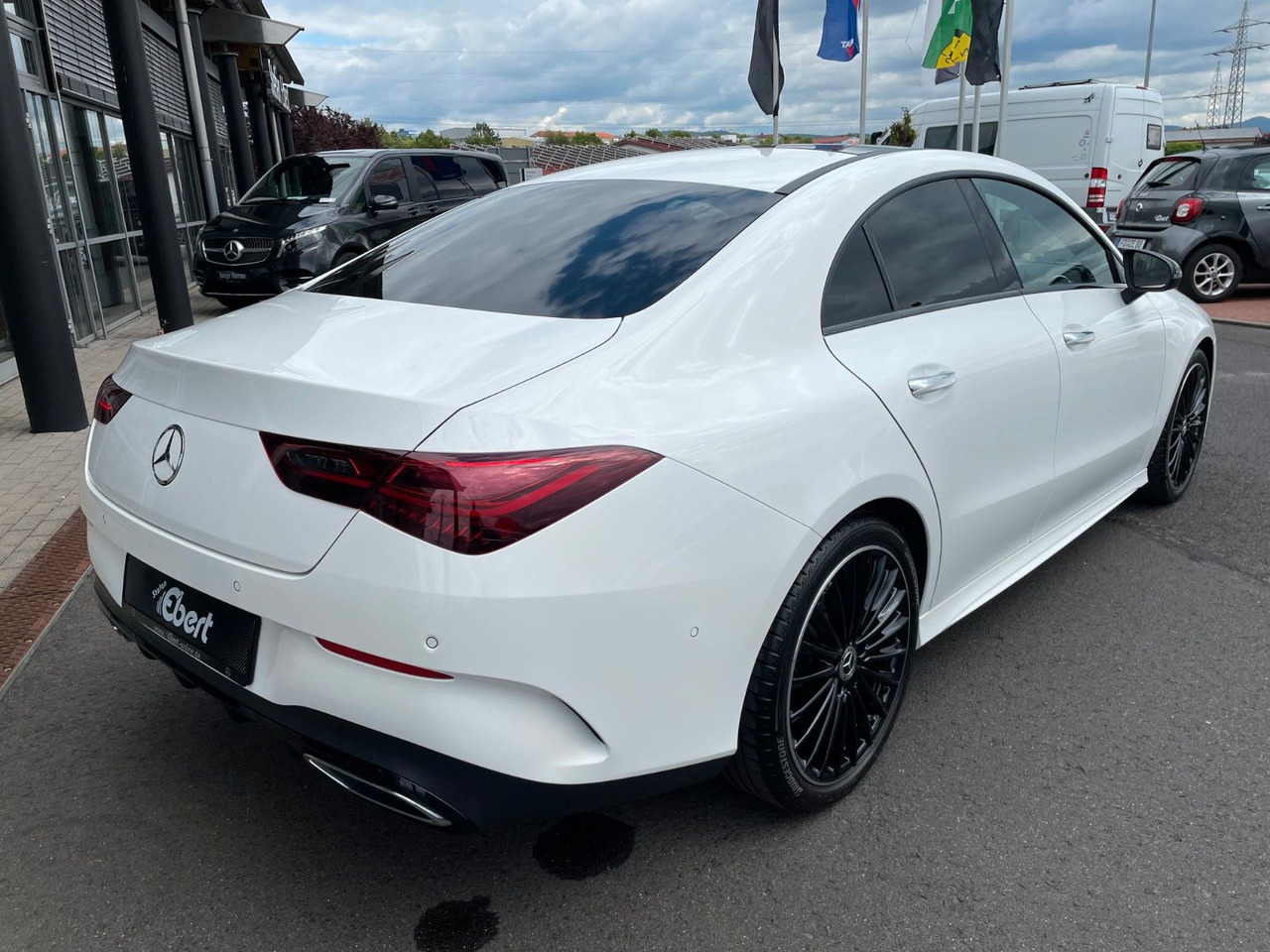 Mercedes-Benz CLA 200 AMG Pano+R-Kamera+19" - Personenwagen: afbeelding 4 Mercedes-Benz CLA 200 AMG Pano+R-Kamera+19" - Personenwagen: afbeelding 4