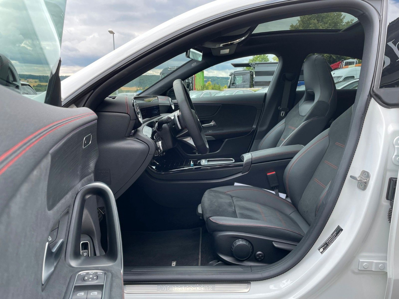 Coupé Mercedes-Benz CLA 200 AMG Pano+R-Kamera+19"+TOTW+DISTR+MULITBE: afbeelding 9 Coupé Mercedes-Benz CLA 200 AMG Pano+R-Kamera+19"+TOTW+DISTR+MULITBE: afbeelding 9