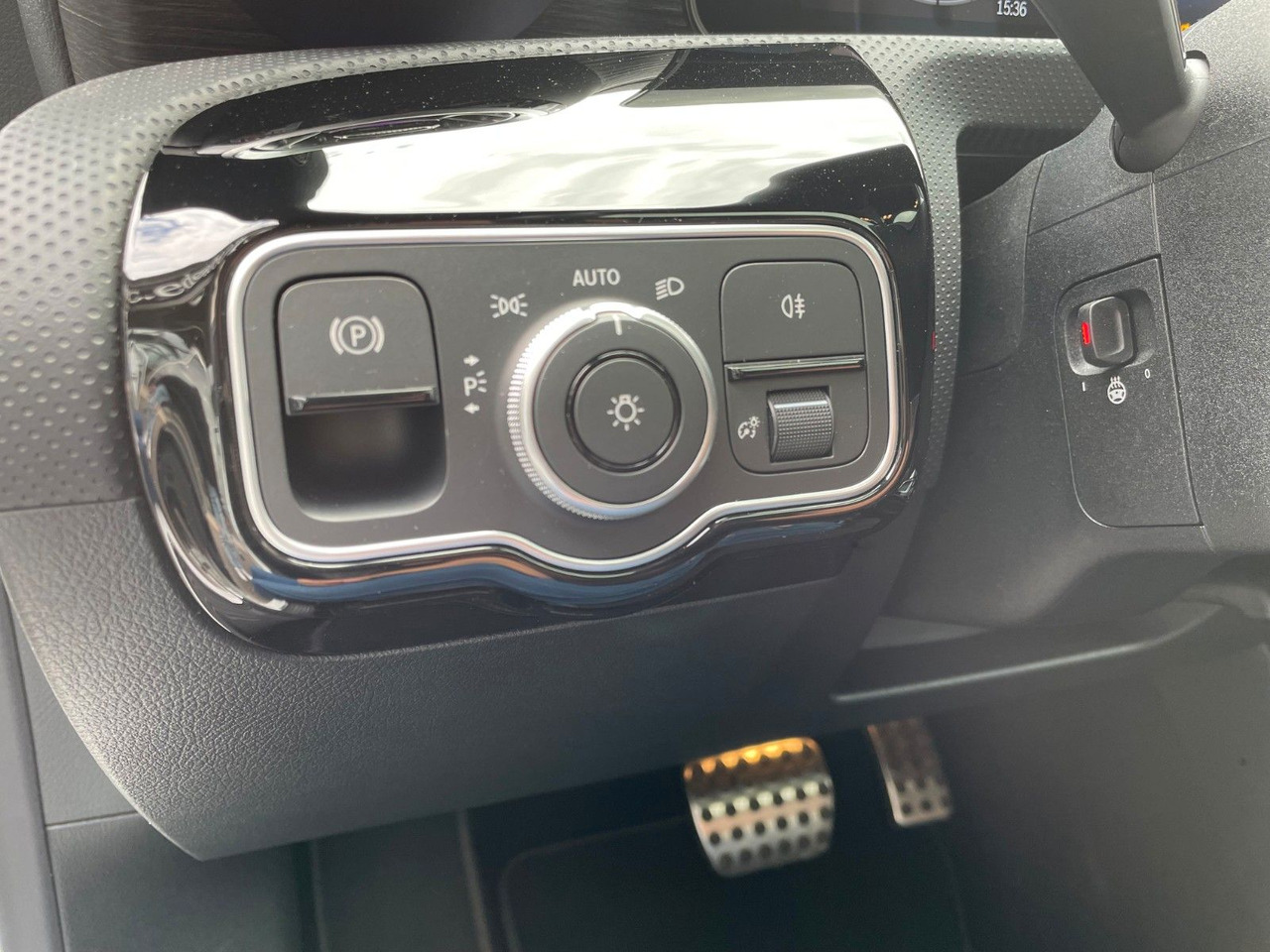 Coupé Mercedes-Benz CLA 200 AMG Pano+R-Kamera+19"+TOTW+DISTR+MULITBE: afbeelding 14 Coupé Mercedes-Benz CLA 200 AMG Pano+R-Kamera+19"+TOTW+DISTR+MULITBE: afbeelding 14