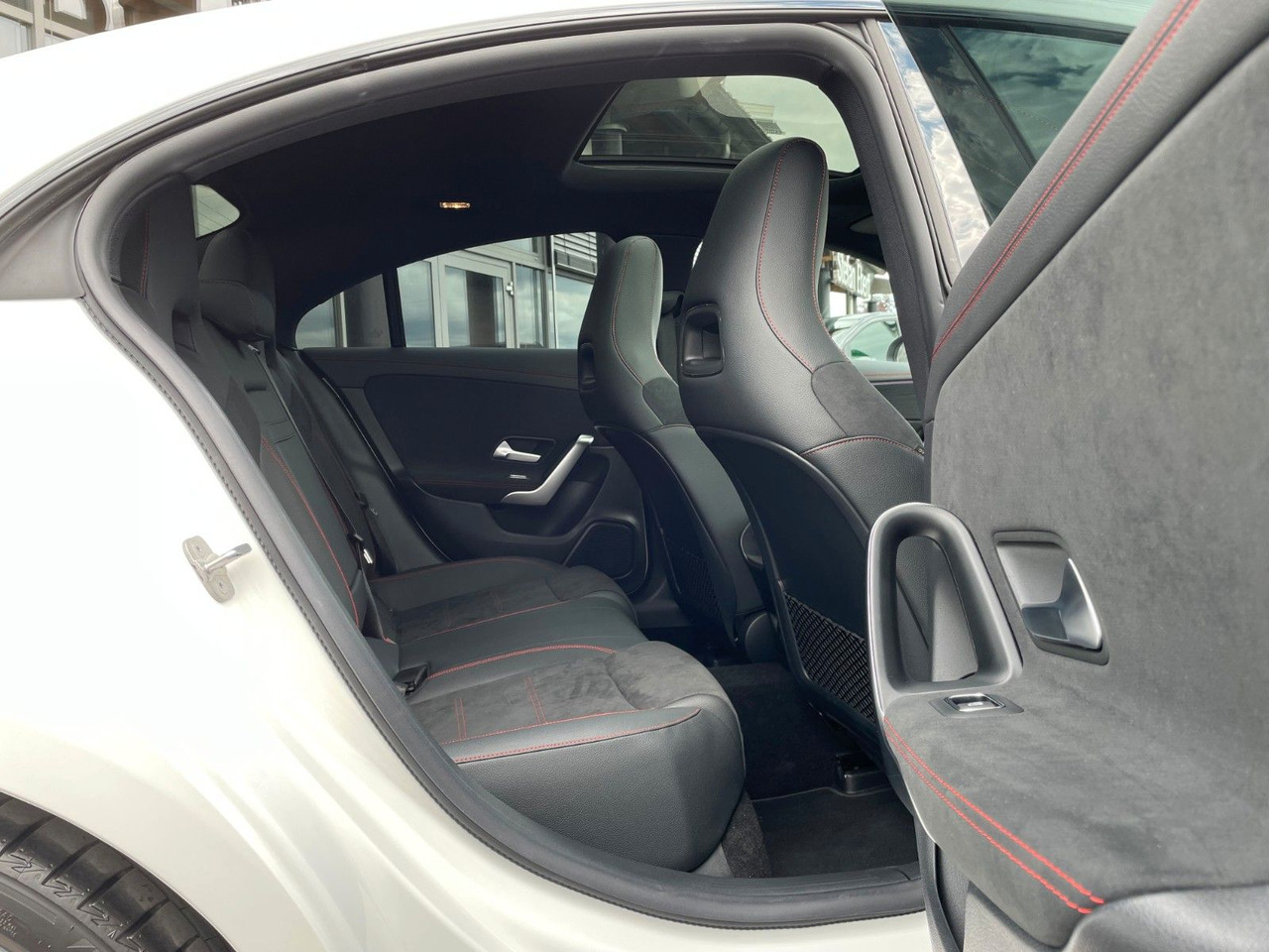 Coupé Mercedes-Benz CLA 200 AMG Pano+R-Kamera+19"+TOTW+DISTR+MULITBE: afbeelding 7 Coupé Mercedes-Benz CLA 200 AMG Pano+R-Kamera+19"+TOTW+DISTR+MULITBE: afbeelding 7