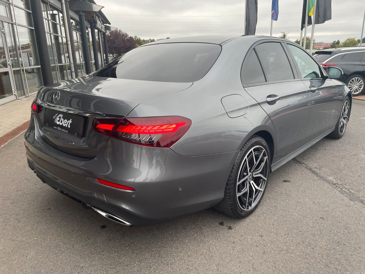 Mercedes-Benz E 220 d AMG+MBeam+Pano+Distr+R-Kamera - Sedan: afbeelding 4 Mercedes-Benz E 220 d AMG+MBeam+Pano+Distr+R-Kamera - Sedan: afbeelding 4