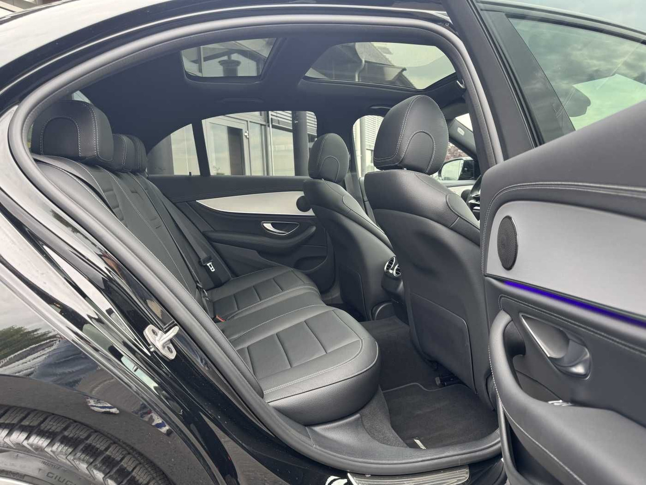 Sedan Mercedes-Benz E 220d AMG+Pano+Distr+Multibeam+RFK+Night: afbeelding 6