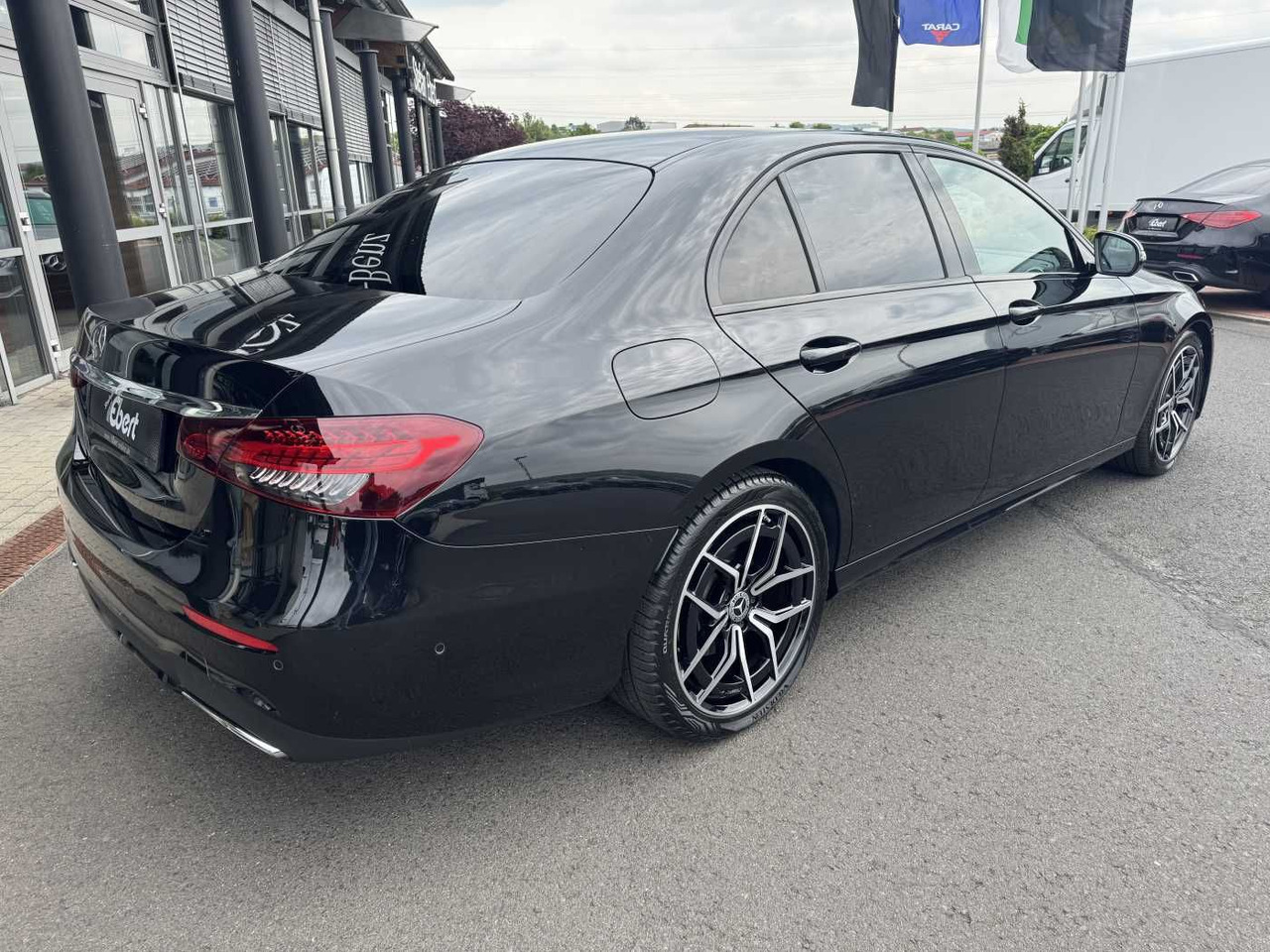 Mercedes-Benz E 220d AMG+Pano+Distr+Multibeam+RFK+Night - Sedan: afbeelding 3 Mercedes-Benz E 220d AMG+Pano+Distr+Multibeam+RFK+Night - Sedan: afbeelding 3