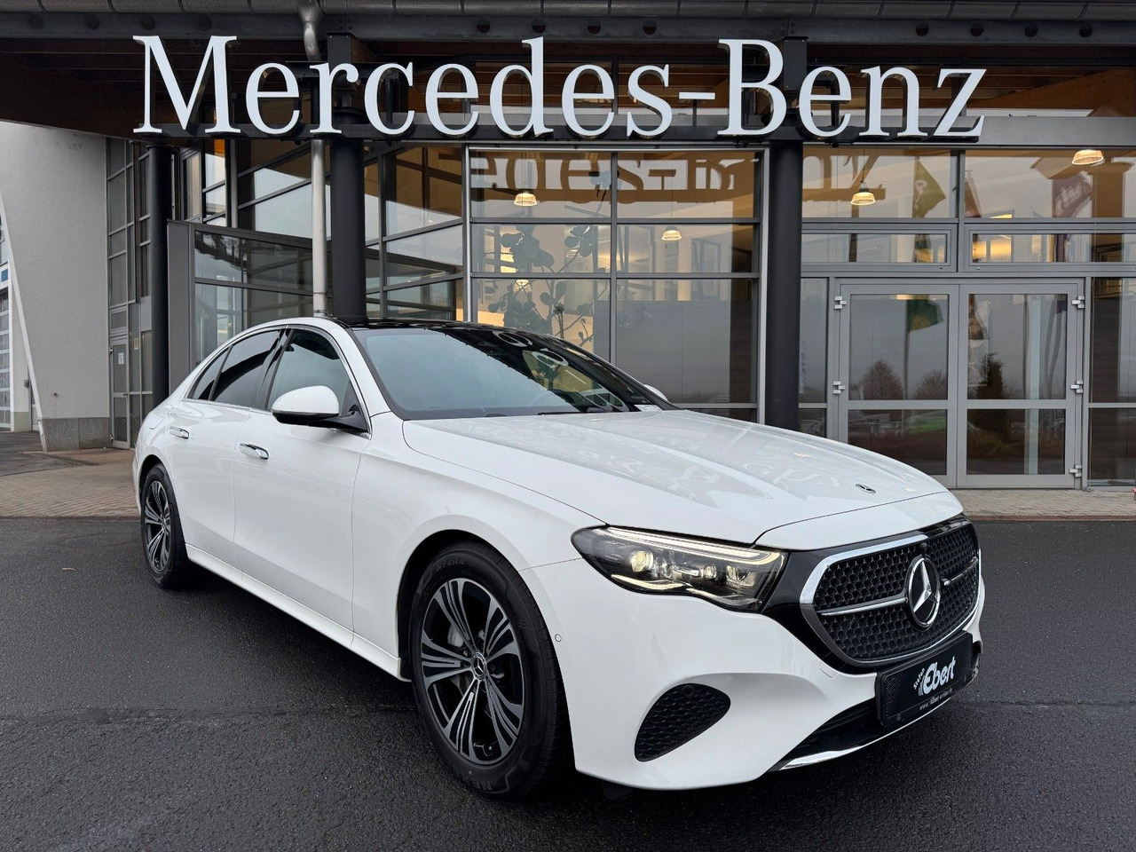 Mercedes-Benz E 450 4M Avantgarde+Pano+DistrPro+Digital+360 - Sedan: afbeelding 2 Mercedes-Benz E 450 4M Avantgarde+Pano+DistrPro+Digital+360 - Sedan: afbeelding 2