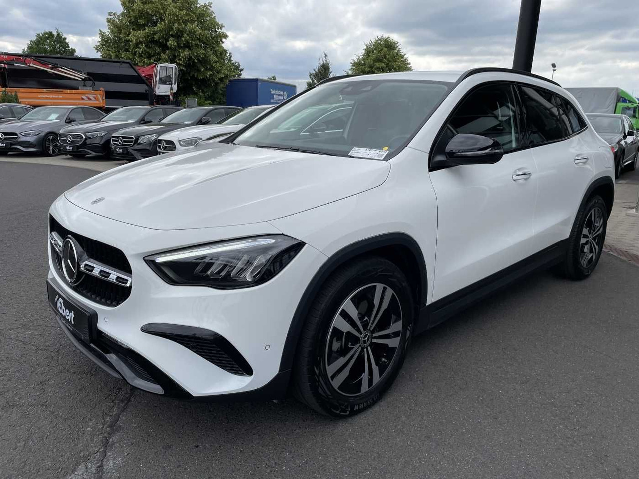 Mercedes-Benz GLA 220 4M 8G Progressive R-Kamera +Distr+Ambien - SUV: afbeelding 2 Mercedes-Benz GLA 220 4M 8G Progressive R-Kamera +Distr+Ambien - SUV: afbeelding 2