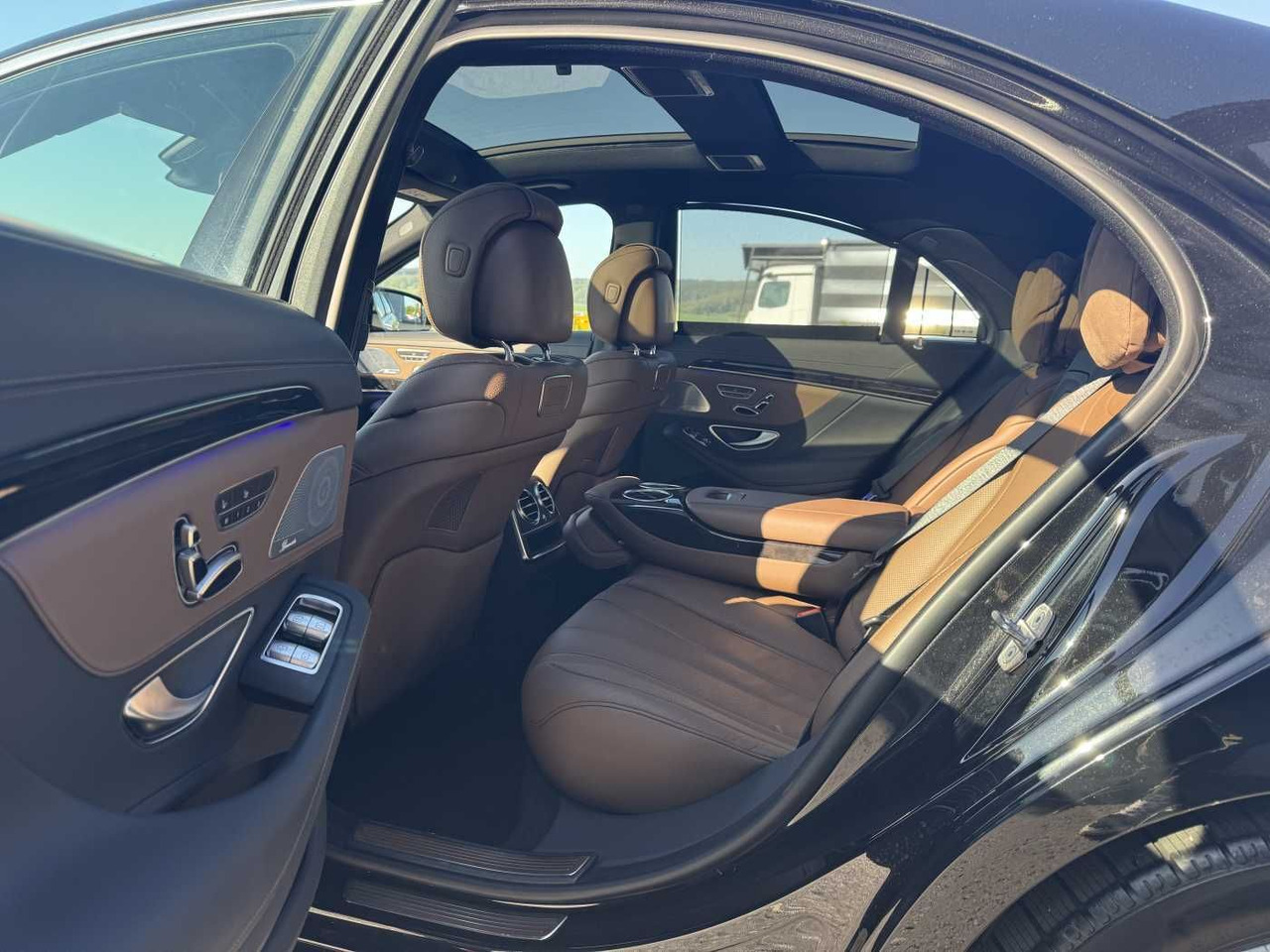 Mercedes-Benz S 400d 4M AMG+Pano+Burm+Distr+Massage+ HUD - Sedan: afbeelding 2 Mercedes-Benz S 400d 4M AMG+Pano+Burm+Distr+Massage+ HUD - Sedan: afbeelding 2
