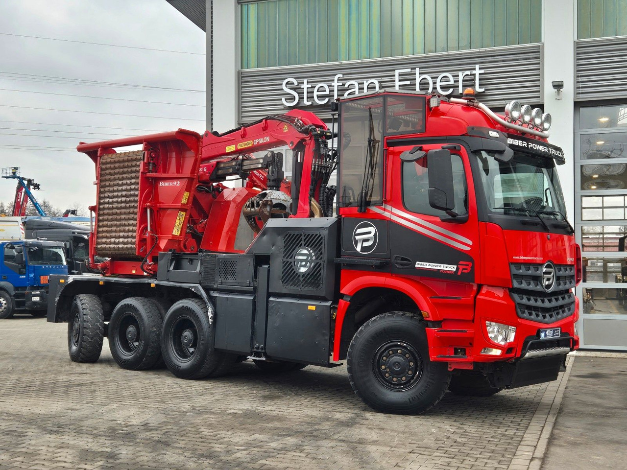 Mercedes-Benz TUROX 8x8 Eschlböck Biber 92 Holzhacker / 1.512h - Kraanwagen: afbeelding 1 Mercedes-Benz TUROX 8x8 Eschlböck Biber 92 Holzhacker / 1.512h - Kraanwagen: afbeelding 1