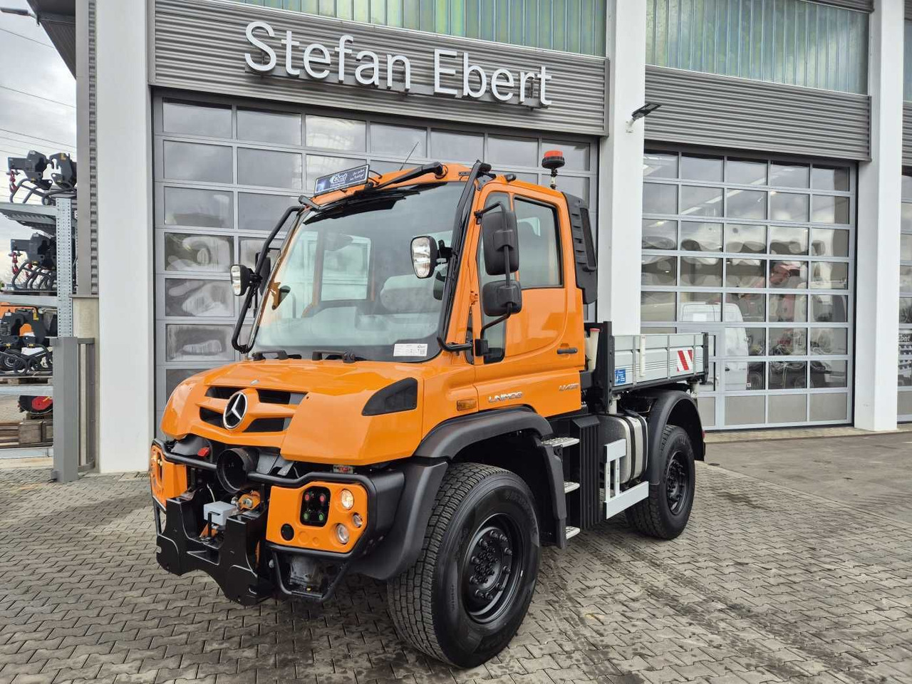 Mercedes-Benz Unimog U423 4x4 Hydrostat Zapfwelle - Kipper vrachtwagen: afbeelding 2 Mercedes-Benz Unimog U423 4x4 Hydrostat Zapfwelle - Kipper vrachtwagen: afbeelding 2