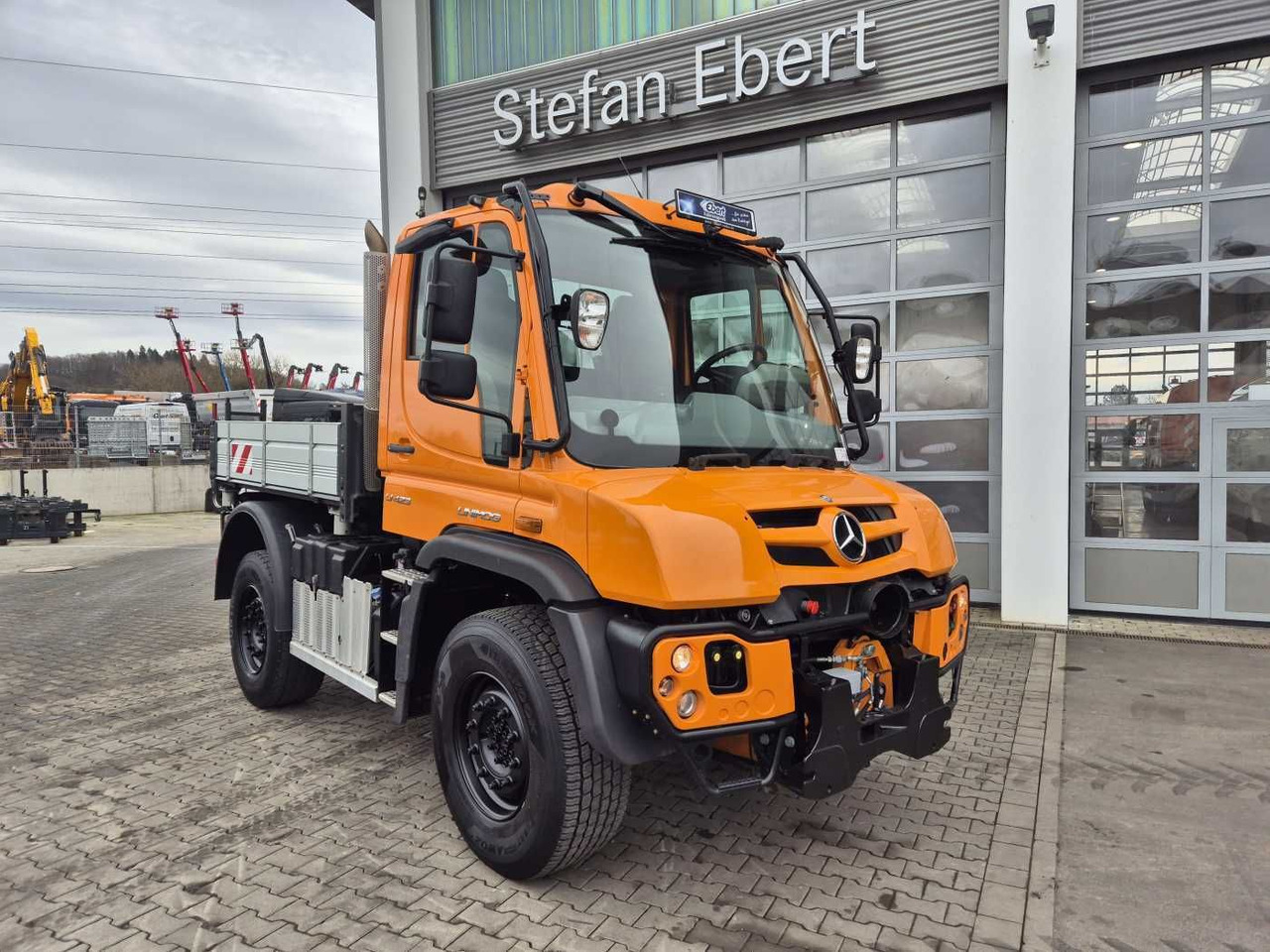 Mercedes-Benz Unimog U423 4x4 Hydrostat Zapfwelle - Kipper vrachtwagen: afbeelding 3 Mercedes-Benz Unimog U423 4x4 Hydrostat Zapfwelle - Kipper vrachtwagen: afbeelding 3