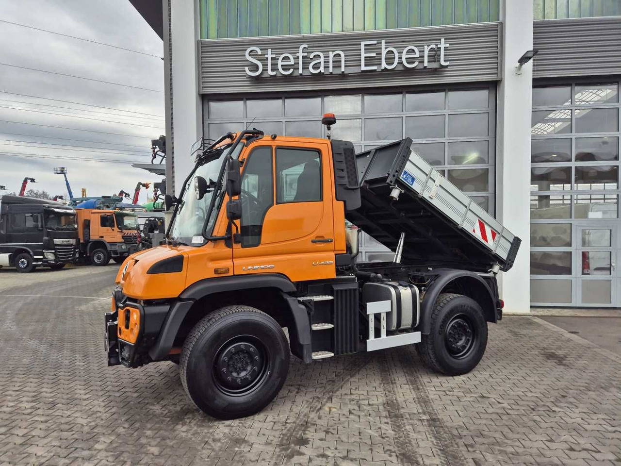 Mercedes-Benz Unimog U423 4x4 Hydrostat Zapfwelle - Kipper vrachtwagen: afbeelding 1 Mercedes-Benz Unimog U423 4x4 Hydrostat Zapfwelle - Kipper vrachtwagen: afbeelding 1