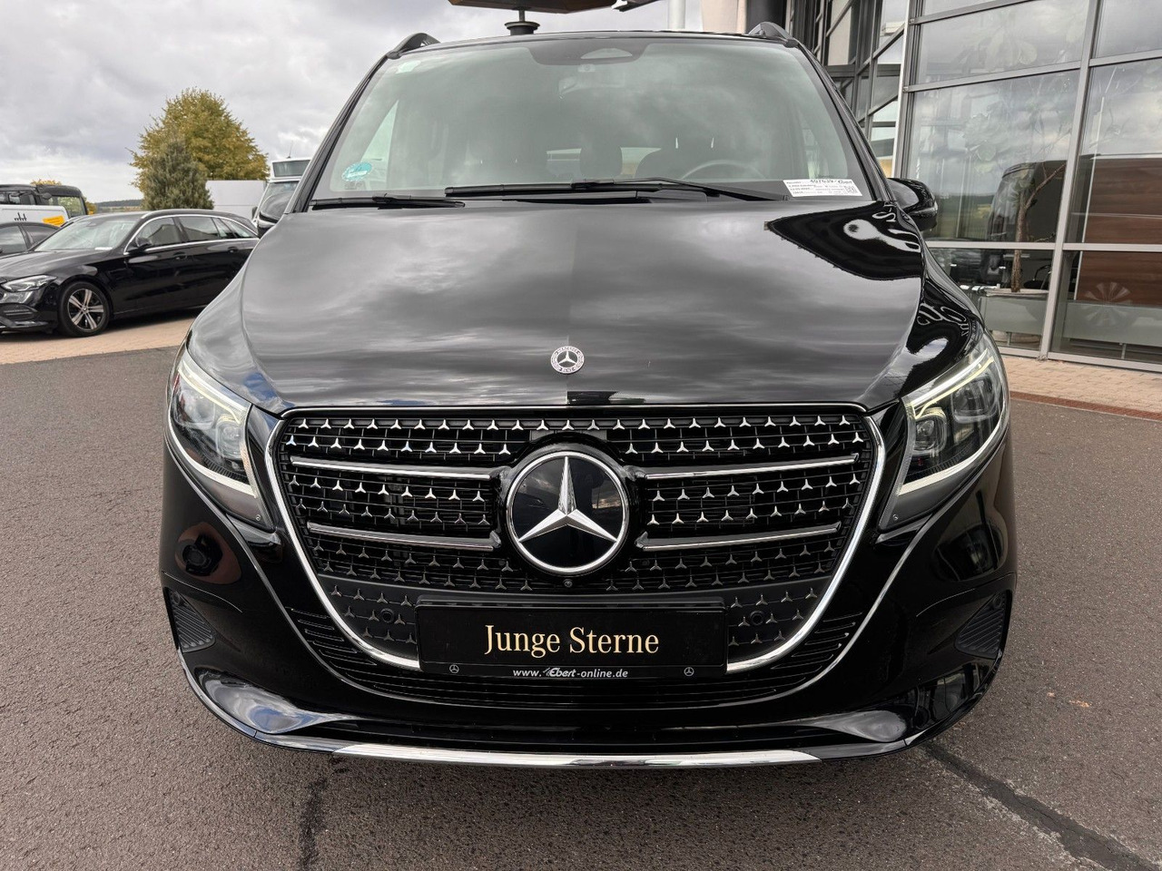 Mercedes-Benz V 300 d AVANTGARDE Extralang 360Kamera Standheiz - Personenvervoer: afbeelding 2 Mercedes-Benz V 300 d AVANTGARDE Extralang 360Kamera Standheiz - Personenvervoer: afbeelding 2