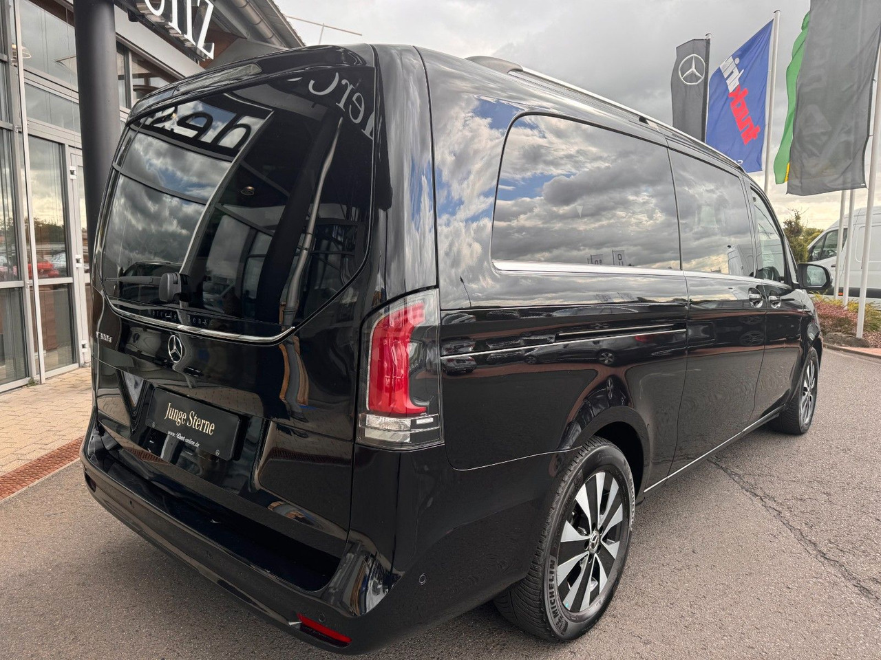 Mercedes-Benz V 300 d AVANTGARDE Extralang 360Kamera Standheiz - Personenvervoer: afbeelding 4 Mercedes-Benz V 300 d AVANTGARDE Extralang 360Kamera Standheiz - Personenvervoer: afbeelding 4