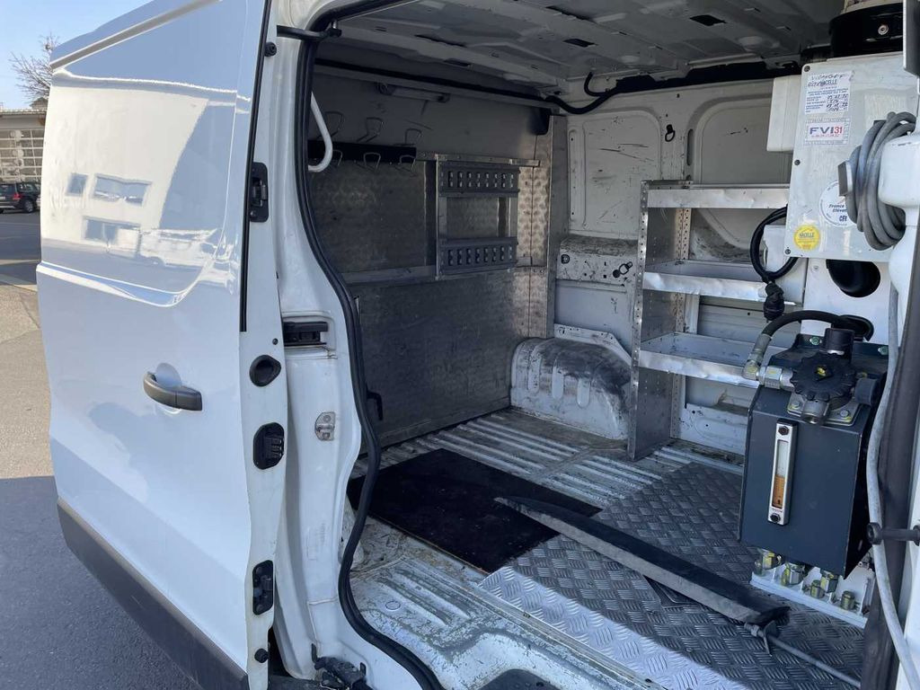 Leasing Renault Trafic dCi 120 L1H1 / France Elavateur 091F 9m  Renault Trafic dCi 120 L1H1 / France Elavateur 091F 9m: afbeelding 8