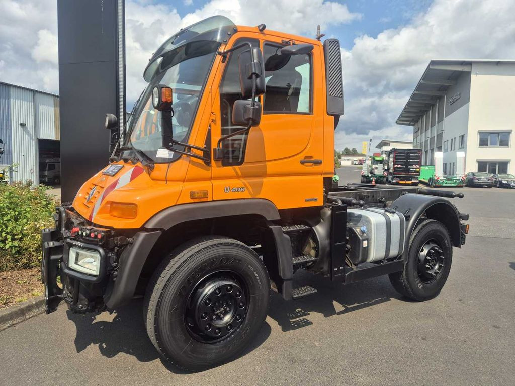 Unimog U 400 4x4 Fahrgestell Vario Pilot Zapfwelle LOF Unimog U 400 4x4 Fahrgestell Vario Pilot Zapfwelle LOF - Chassis vrachtwagen: afbeelding 4 Unimog U 400 4x4 Fahrgestell Vario Pilot Zapfwelle LOF Unimog U 400 4x4 Fahrgestell Vario Pilot Zapfwelle LOF - Chassis vrachtwagen: afbeelding 4