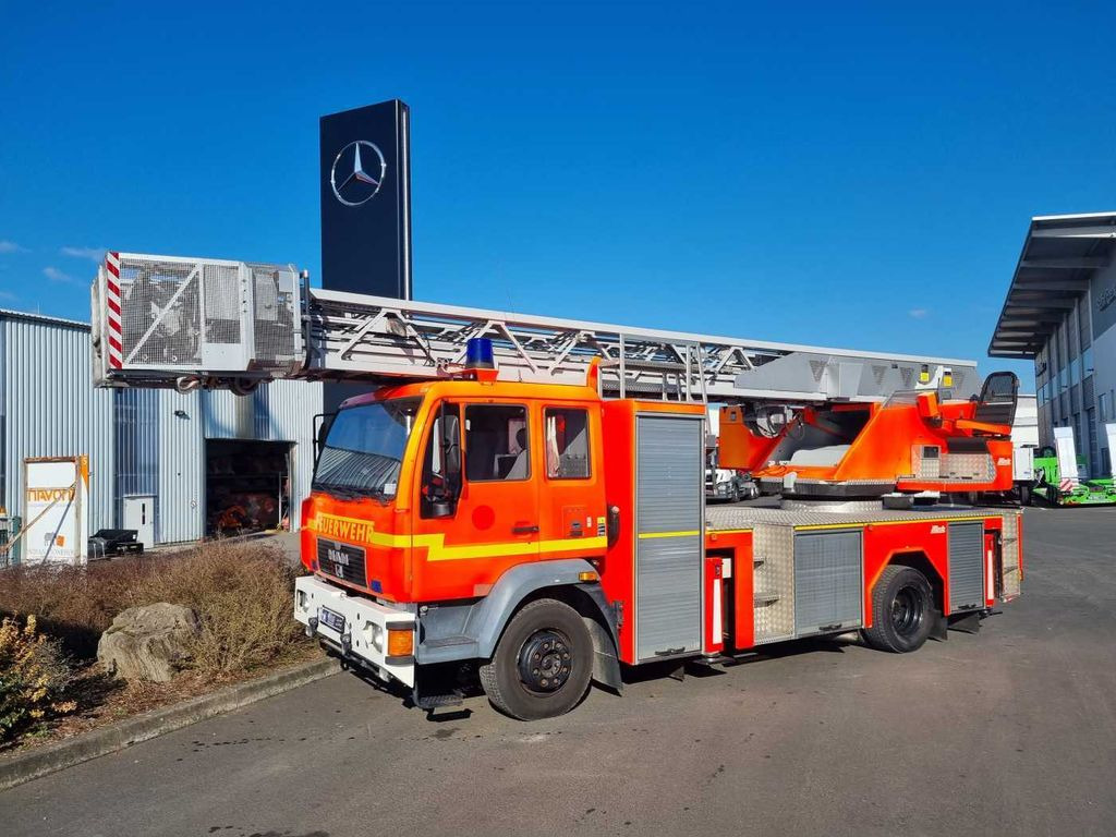 MAN 15.284LC Metz DLK 23-12 Feuerwehr Drehleiter - Vrachtwagen: afbeelding 2 MAN 15.284LC Metz DLK 23-12 Feuerwehr Drehleiter - Vrachtwagen: afbeelding 2