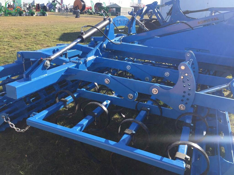 AGRISTAL Hydraulically folding seedbed cultivator/ - Cultivator: afbeelding 4 AGRISTAL Hydraulically folding seedbed cultivator/ - Cultivator: afbeelding 4
