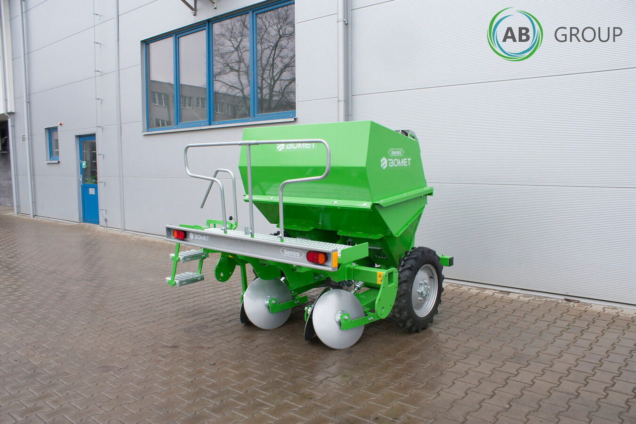 Bomet Gemini S339 two-row potato planter (inter-row width: 67.5 - 80 cm) - Aardappelpootmachine: afbeelding 4 Bomet Gemini S339 two-row potato planter (inter-row width: 67.5 - 80 cm) - Aardappelpootmachine: afbeelding 4