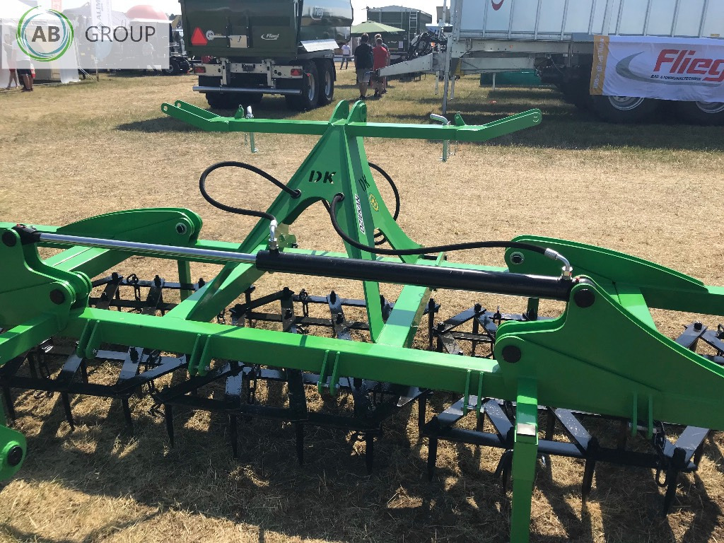 Dziekan hydraulic folding meadow harrow WUKA 5m 5C20H - Weidesleep: afbeelding 5 Dziekan hydraulic folding meadow harrow WUKA 5m 5C20H - Weidesleep: afbeelding 5
