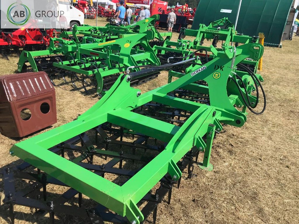Dziekan hydraulic folding meadow harrow WUKA 5m 5C20H - Weidesleep: afbeelding 4 Dziekan hydraulic folding meadow harrow WUKA 5m 5C20H - Weidesleep: afbeelding 4