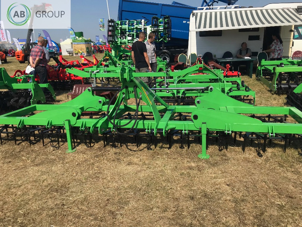 Dziekan hydraulic folding meadow harrow WUKA 5m 5C20H - Weidesleep: afbeelding 3 Dziekan hydraulic folding meadow harrow WUKA 5m 5C20H - Weidesleep: afbeelding 3