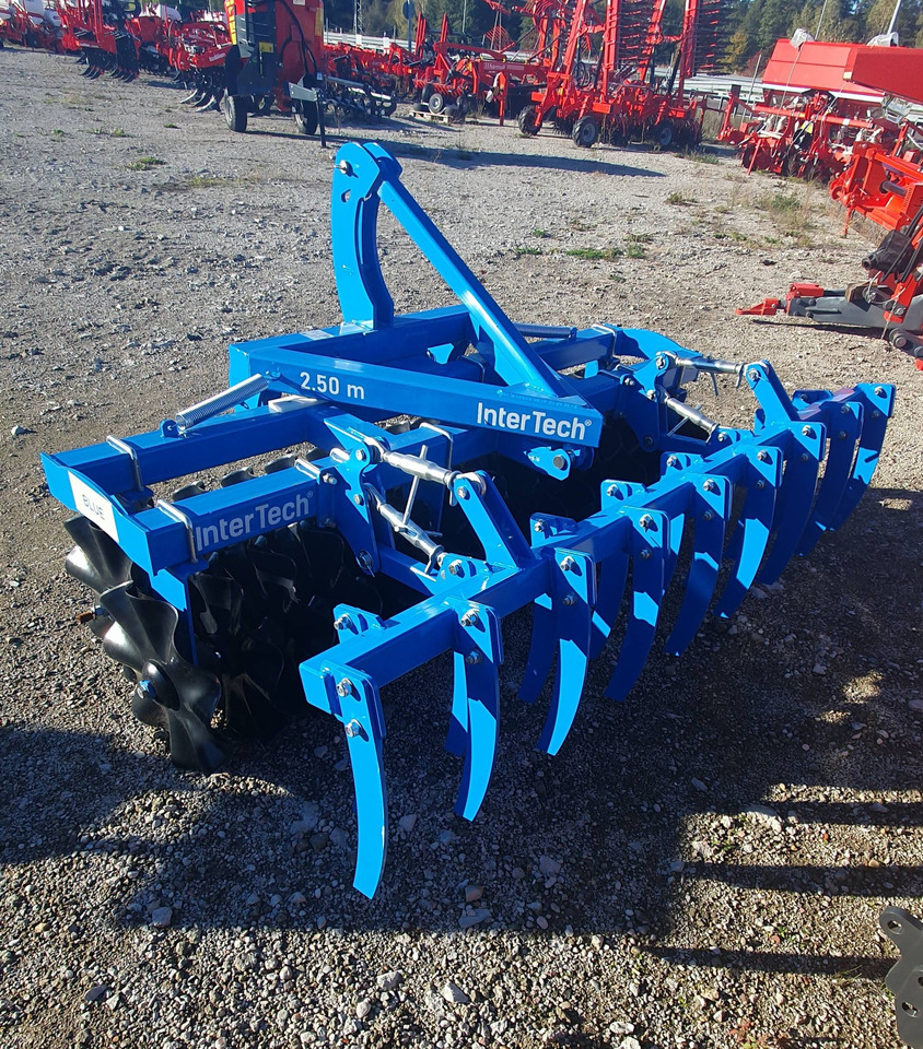 Inter-Tech front disc aggregate 2,5m with teeth drag in stock - Schijveneg: afbeelding 2 Inter-Tech front disc aggregate 2,5m with teeth drag in stock - Schijveneg: afbeelding 2