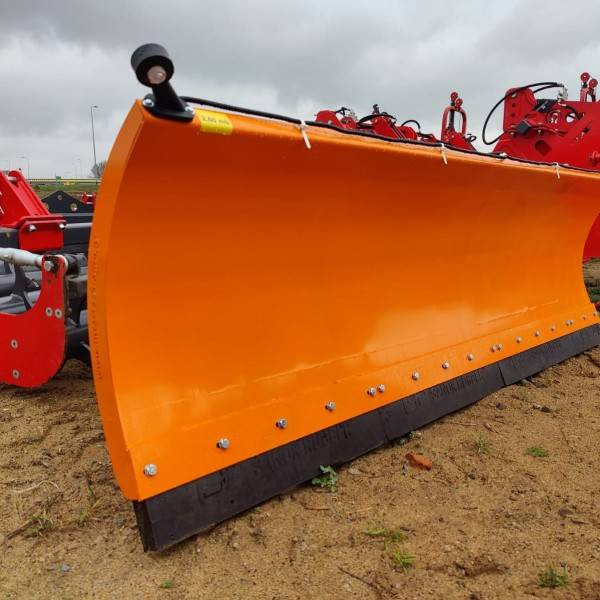 Inter-tech Snow plough 2,6m straight - ON STOCK - Sneeuwschuif voor Landbouwmachine: afbeelding 1 Inter-tech Snow plough 2,6m straight - ON STOCK - Sneeuwschuif voor Landbouwmachine: afbeelding 1