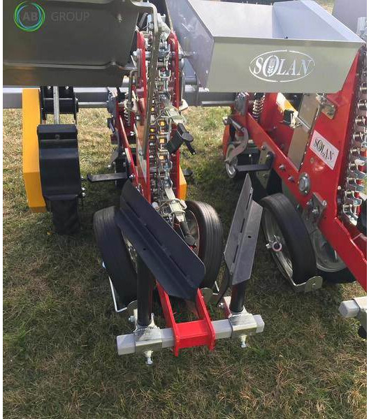 Solan Semi automatic finger planter 2 rows/Plantad - Aardappelpootmachine: afbeelding 3 Solan Semi automatic finger planter 2 rows/Plantad - Aardappelpootmachine: afbeelding 3