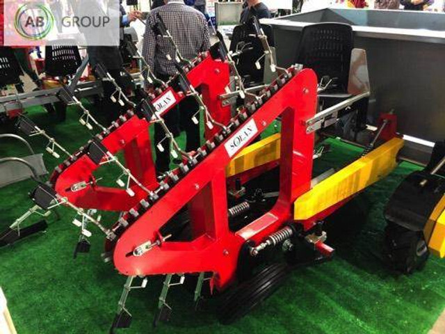 Solan Semi automatic finger planter/ Сажалка - Aardappelpootmachine: afbeelding 1 Solan Semi automatic finger planter/ Сажалка - Aardappelpootmachine: afbeelding 1