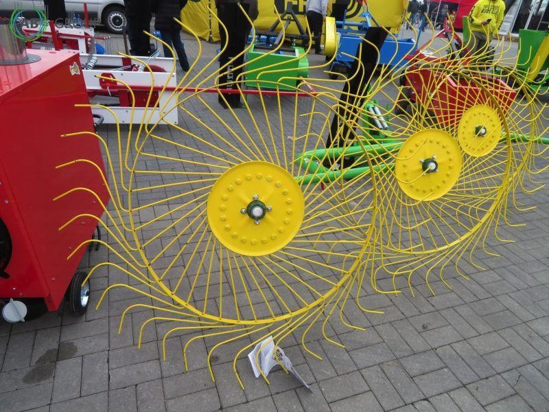 Taret rake-tedder Z 213 / PZK-4 - Hooischudder: afbeelding 3 Taret rake-tedder Z 213 / PZK-4 - Hooischudder: afbeelding 3