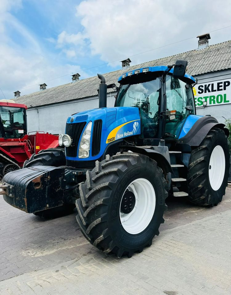 New Holland T8020 - Tractor: afbeelding 1 New Holland T8020 - Tractor: afbeelding 1