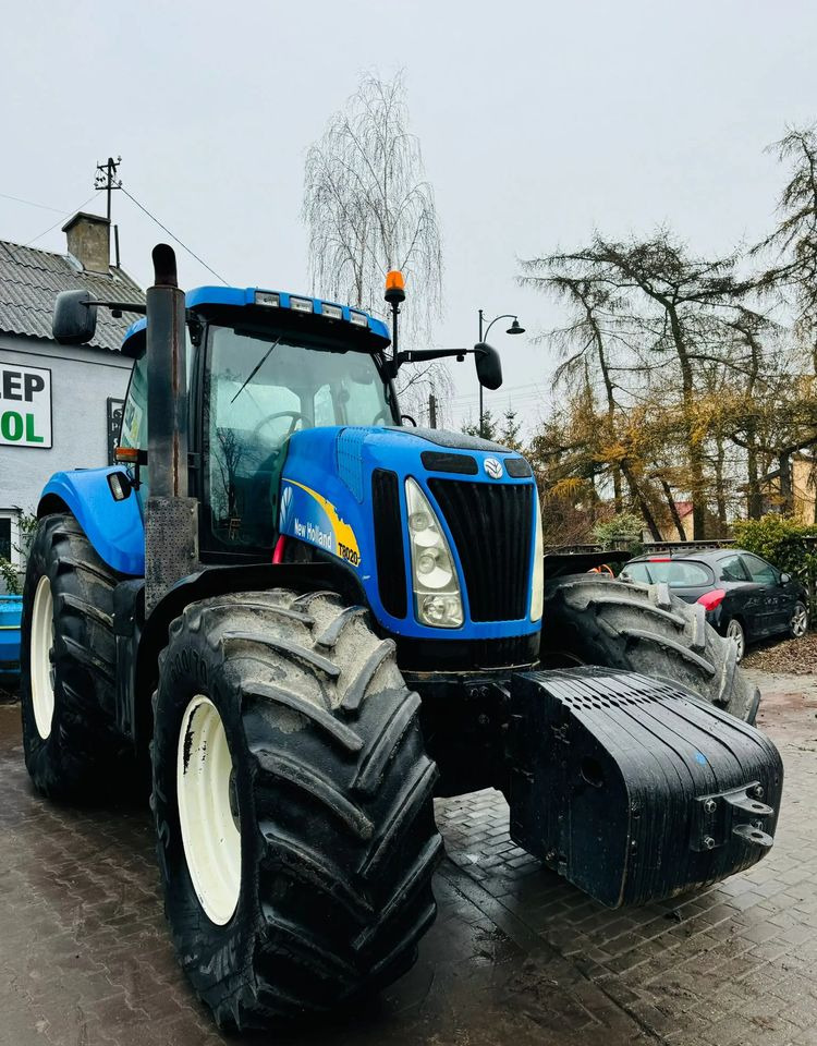 New Holland T8020 - Tractor: afbeelding 2 New Holland T8020 - Tractor: afbeelding 2