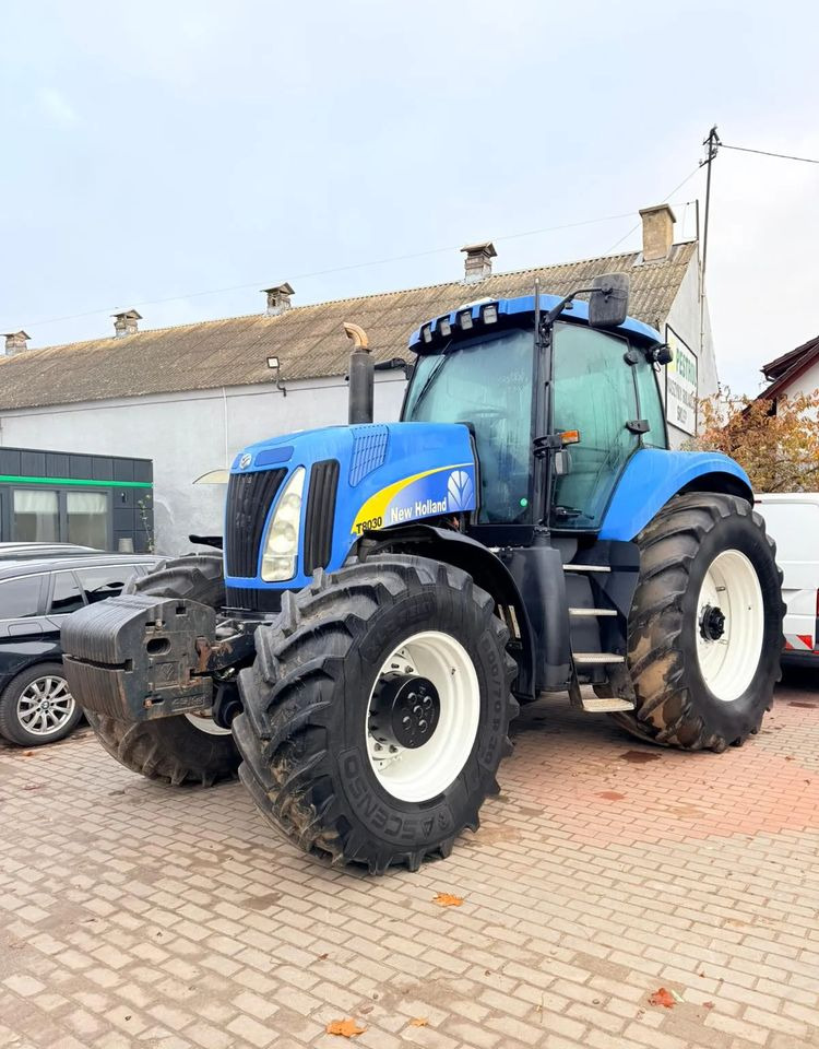New Holland T8030 - Tractor: afbeelding 1 New Holland T8030 - Tractor: afbeelding 1