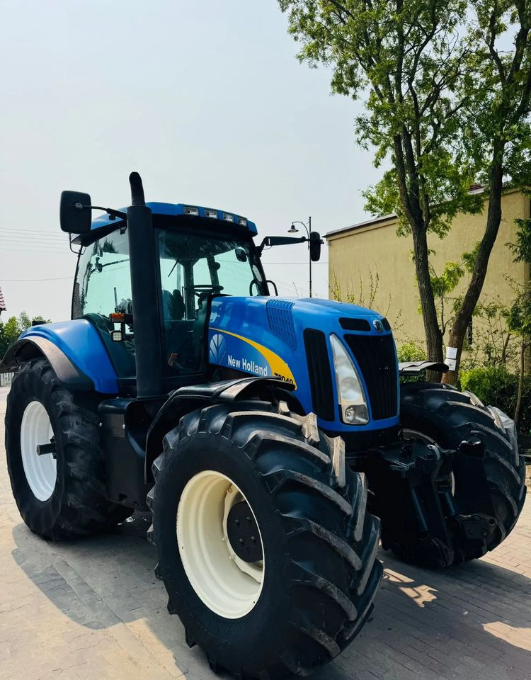 New Holland T8040 - Tractor: afbeelding 1 New Holland T8040 - Tractor: afbeelding 1