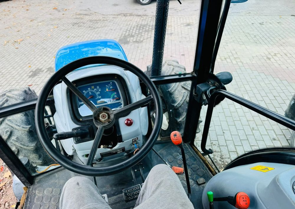 New Holland TD5050 - Tractor: afbeelding 4 New Holland TD5050 - Tractor: afbeelding 4