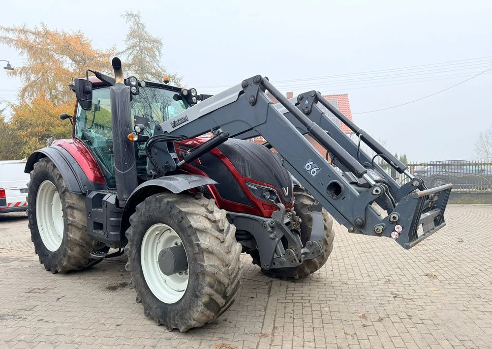 Valtra T174 - Tractor: afbeelding 2 Valtra T174 - Tractor: afbeelding 2