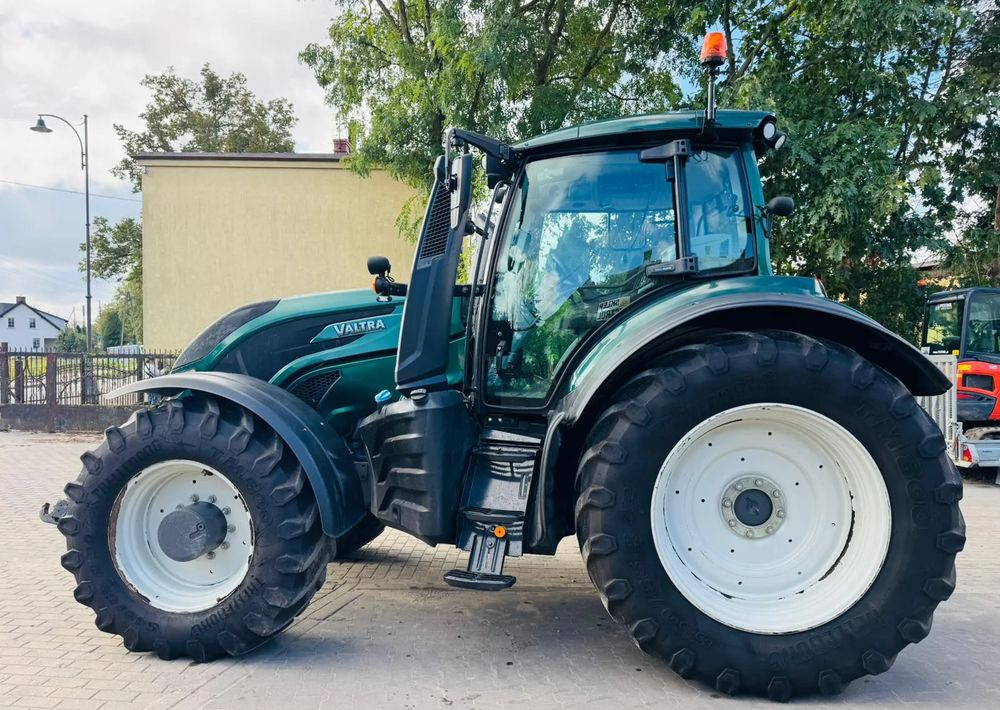 Valtra T214 Versu - Tractor: afbeelding 4 Valtra T214 Versu - Tractor: afbeelding 4