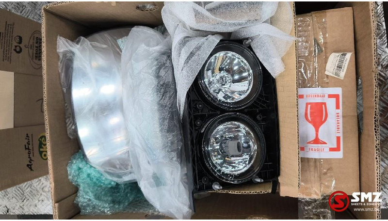 DAF Lot onderdelen DAF + Renault - Achteruitkijkspiegel voor Vrachtwagen: afbeelding 1 DAF Lot onderdelen DAF + Renault - Achteruitkijkspiegel voor Vrachtwagen: afbeelding 1