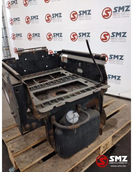 DAF Occ AdBlue tank 50L met Daf CF85 - AdBlue Tank voor Vrachtwagen: afbeelding 2 DAF Occ AdBlue tank 50L met Daf CF85 - AdBlue Tank voor Vrachtwagen: afbeelding 2