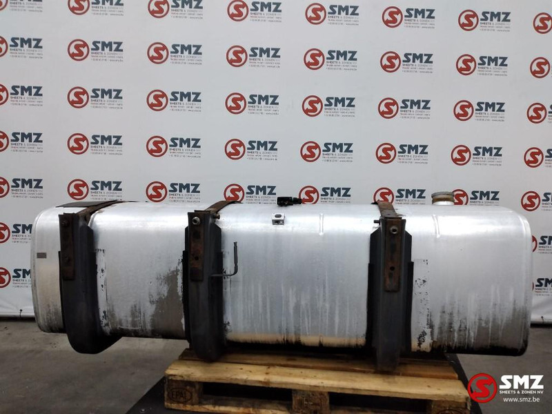 DAF Occ brandstoftank + steunen DAF XF 95 600L 1681833 - Brandstoftank voor Vrachtwagen: afbeelding 2 DAF Occ brandstoftank + steunen DAF XF 95 600L 1681833 - Brandstoftank voor Vrachtwagen: afbeelding 2