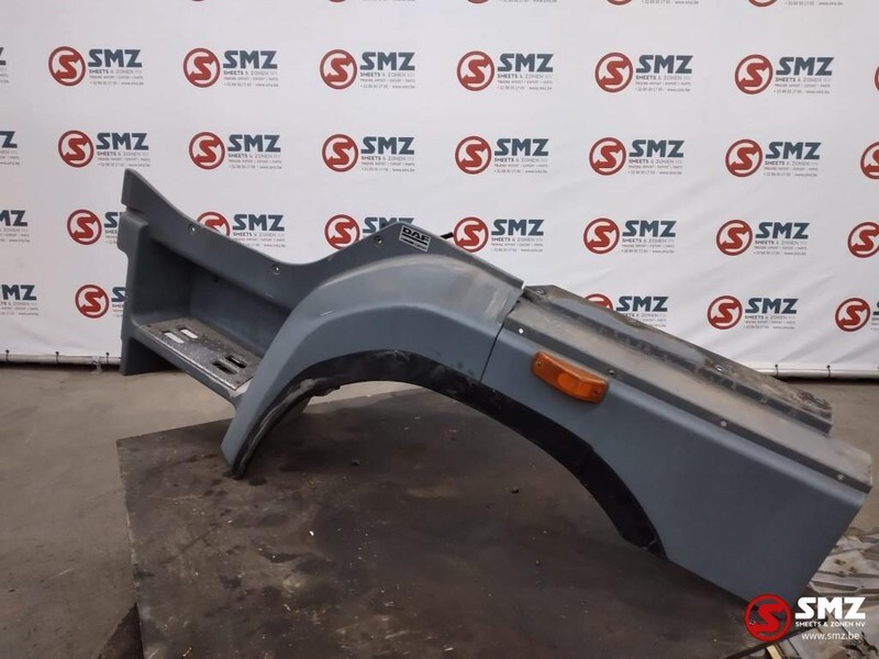 DAF Occ opstap +spatbordverlenging links DAF CF 85 165 - Cabine en interieur voor Vrachtwagen: afbeelding 1 DAF Occ opstap +spatbordverlenging links DAF CF 85 165 - Cabine en interieur voor Vrachtwagen: afbeelding 1