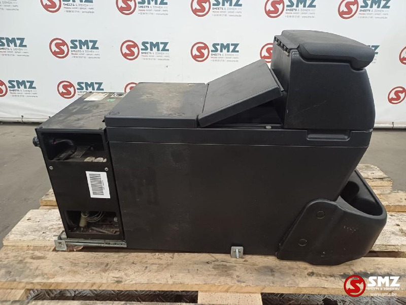 Iveco Occ koelkast 24L Iveco - Cabine en interieur voor Vrachtwagen: afbeelding 2 Iveco Occ koelkast 24L Iveco - Cabine en interieur voor Vrachtwagen: afbeelding 2