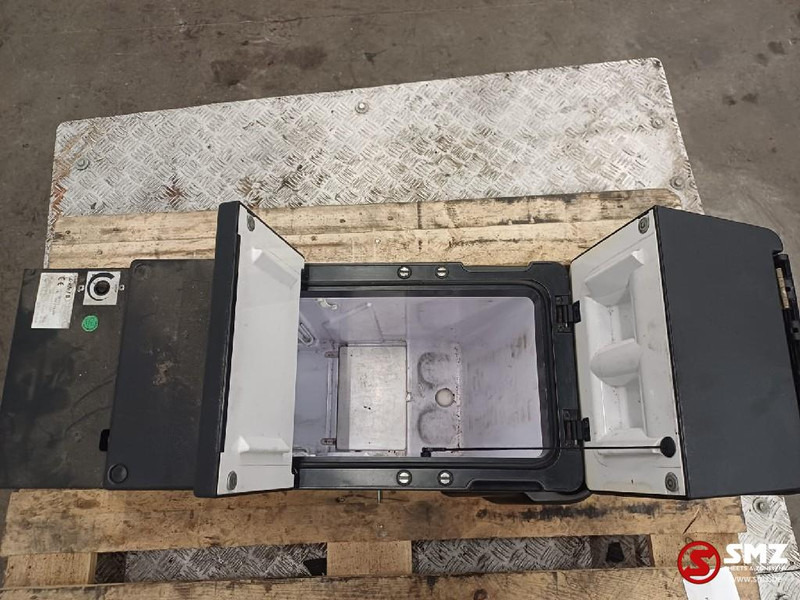 Iveco Occ koelkast 24L Iveco - Cabine en interieur voor Vrachtwagen: afbeelding 5 Iveco Occ koelkast 24L Iveco - Cabine en interieur voor Vrachtwagen: afbeelding 5