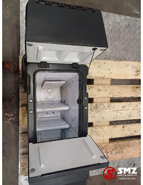Iveco Occ koelkast Iveco - Cabine en interieur voor Vrachtwagen: afbeelding 5 Iveco Occ koelkast Iveco - Cabine en interieur voor Vrachtwagen: afbeelding 5
