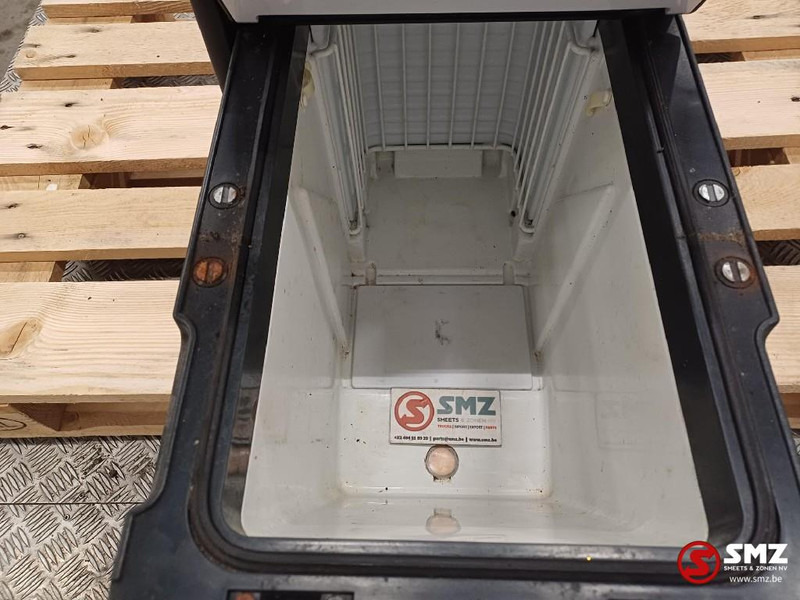 Iveco Occ koelkast Iveco - Cabine en interieur voor Vrachtwagen: afbeelding 5 Iveco Occ koelkast Iveco - Cabine en interieur voor Vrachtwagen: afbeelding 5