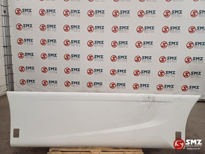 Iveco Occ side skirt links Iveco - Frame/ Chassis voor Vrachtwagen: afbeelding 1 Iveco Occ side skirt links Iveco - Frame/ Chassis voor Vrachtwagen: afbeelding 1