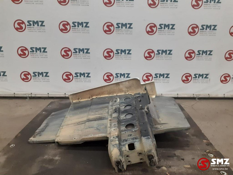 MAN Occ spatbord vooraan links + spatbordhouder MAN - Carrosserie en exterieur voor Vrachtwagen: afbeelding 4 MAN Occ spatbord vooraan links + spatbordhouder MAN - Carrosserie en exterieur voor Vrachtwagen: afbeelding 4