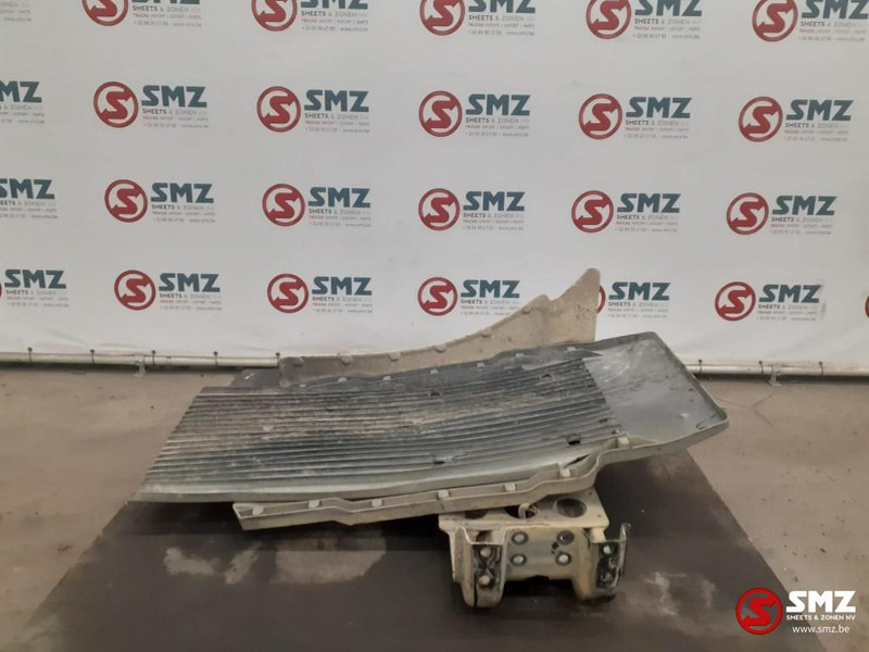 MAN Occ spatbord vooraan rechts + spatbordhouder MAN - Carrosserie en exterieur voor Vrachtwagen: afbeelding 3 MAN Occ spatbord vooraan rechts + spatbordhouder MAN - Carrosserie en exterieur voor Vrachtwagen: afbeelding 3