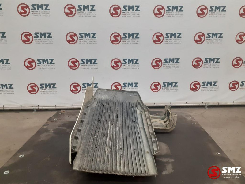 MAN Occ spatbord vooraan rechts + spatbordhouder MAN - Carrosserie en exterieur voor Vrachtwagen: afbeelding 2 MAN Occ spatbord vooraan rechts + spatbordhouder MAN - Carrosserie en exterieur voor Vrachtwagen: afbeelding 2